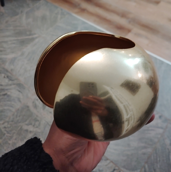 Elegant Gold Cuff Bracelet (Heavy) - Picture 2 of 4